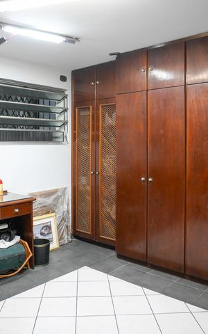 Casa à venda com 210m², 3 quartos e 2 vagas Casa à venda com 210m², 3 quartos e 2 vagasQuarto de Serviço