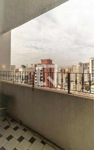 Apartamento à venda com 182m², 3 quartos e 2 vagas Apartamento à venda com 182m², 3 quartos e 2 vagasVaranda