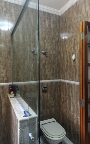Casa à venda com 220m², 4 quartos e 3 vagas Casa à venda com 220m², 4 quartos e 3 vagasBanheiro Suíte 2