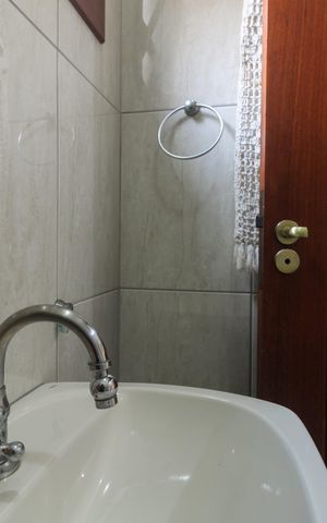 Casa à venda com 220m², 4 quartos e 3 vagas Casa à venda com 220m², 4 quartos e 3 vagasLavabo
