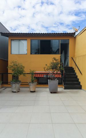 Casa à venda com 220m², 4 quartos e 3 vagas Casa à venda com 220m², 4 quartos e 3 vagasQuintal