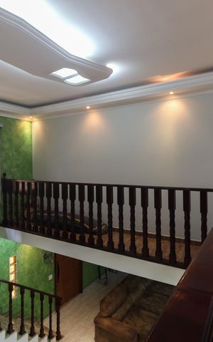 Casa à venda com 220m², 4 quartos e 3 vagas Casa à venda com 220m², 4 quartos e 3 vagasAcesso as Suítes