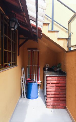 Casa à venda com 220m², 4 quartos e 3 vagas Casa à venda com 220m², 4 quartos e 3 vagasQuintal