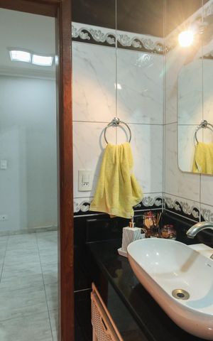 Casa à venda com 220m², 4 quartos e 3 vagas Casa à venda com 220m², 4 quartos e 3 vagasBanheiro Social