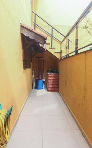 Casa à venda com 220m², 4 quartos e 3 vagas Casa à venda com 220m², 4 quartos e 3 vagasQuintal