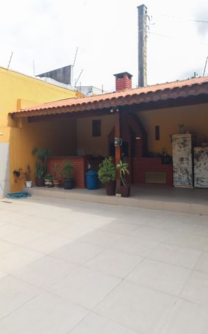 Casa à venda com 220m², 4 quartos e 3 vagas Casa à venda com 220m², 4 quartos e 3 vagasQuintal