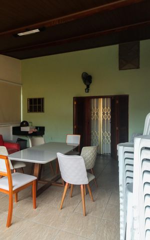 Casa à venda com 220m², 4 quartos e 3 vagas Casa à venda com 220m², 4 quartos e 3 vagasVaranda Suíte 1