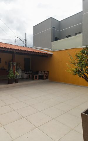 Casa à venda com 220m², 4 quartos e 3 vagas Casa à venda com 220m², 4 quartos e 3 vagasQuintal - Churrasqueira