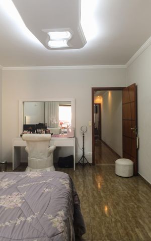 Casa à venda com 220m², 4 quartos e 3 vagas Casa à venda com 220m², 4 quartos e 3 vagasSuíte 1