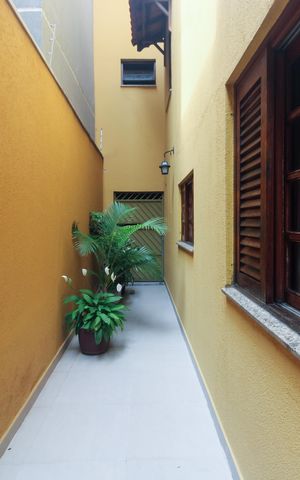 Casa à venda com 220m², 4 quartos e 3 vagas Casa à venda com 220m², 4 quartos e 3 vagasQuintal