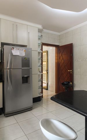 Casa à venda com 220m², 4 quartos e 3 vagas Casa à venda com 220m², 4 quartos e 3 vagasCozinha