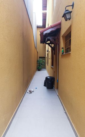 Casa à venda com 220m², 4 quartos e 3 vagas Casa à venda com 220m², 4 quartos e 3 vagasQuintal