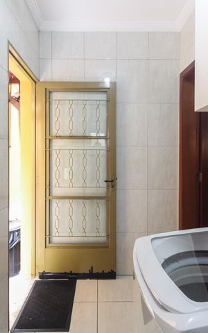 Casa à venda com 220m², 4 quartos e 3 vagas Casa à venda com 220m², 4 quartos e 3 vagasÁrea de Serviço