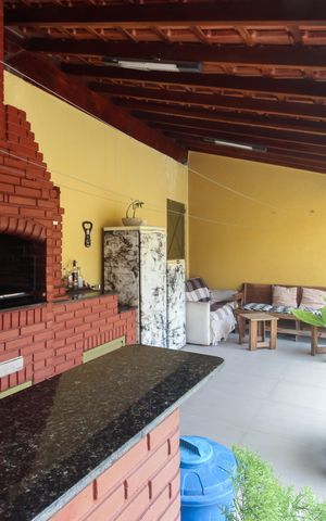 Casa à venda com 220m², 4 quartos e 3 vagas Casa à venda com 220m², 4 quartos e 3 vagasQuintal - Churrasqueira