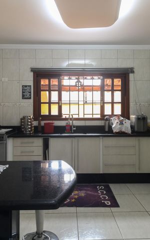 Casa à venda com 220m², 4 quartos e 3 vagas Casa à venda com 220m², 4 quartos e 3 vagasCozinha
