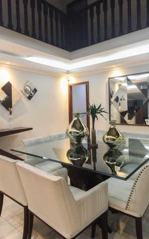 Casa à venda com 220m², 4 quartos e 3 vagas Casa à venda com 220m², 4 quartos e 3 vagasSala