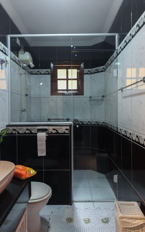 Casa à venda com 220m², 4 quartos e 3 vagas Casa à venda com 220m², 4 quartos e 3 vagasBanheiro Social