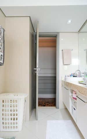 Apartamento à venda com 242m², 4 quartos e 2 vagasBanheiro da suíte 1