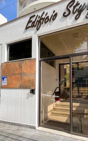 Apartamento à venda com 242m², 4 quartos e 2 vagasFachada + plaquinha