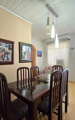 Casa à venda com 133m², 3 quartos e 2 vagas Casa à venda com 133m², 3 quartos e 2 vagasSala