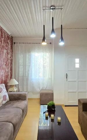 Casa à venda com 133m², 3 quartos e 2 vagas Casa à venda com 133m², 3 quartos e 2 vagasSala