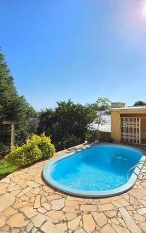 Casa à venda com 133m², 3 quartos e 2 vagas Casa à venda com 133m², 3 quartos e 2 vagasÁrea Externa