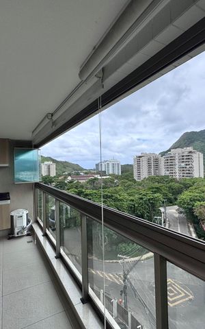 Apartamento à venda com 84m², 3 quartos e 1 vaga Apartamento à venda com 84m², 3 quartos e 1 vagaVaranda