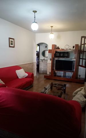 Casa para alugar com 60m², 2 quartos e 2 vagasSala