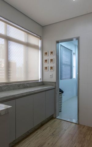 Apartamento à venda com 324m², 5 quartos e 4 vagas Apartamento à venda com 324m², 5 quartos e 4 vagasÁrea de serviço