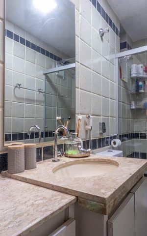 Apartamento à venda com 324m², 5 quartos e 4 vagas Apartamento à venda com 324m², 5 quartos e 4 vagasBanheiro social