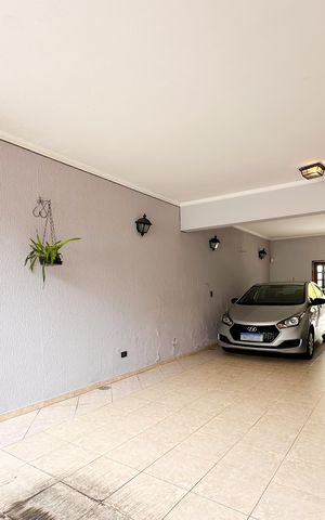Casa à venda com 350m², 4 quartos e 4 vagas Casa à venda com 350m², 4 quartos e 4 vagasGaragem