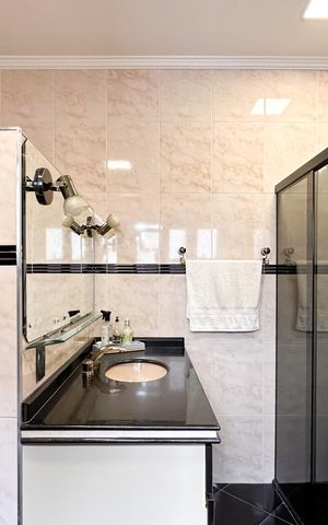 Casa à venda com 350m², 4 quartos e 4 vagas Casa à venda com 350m², 4 quartos e 4 vagasBanheiro da Suíte 2