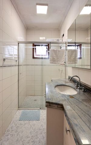 Casa à venda com 350m², 4 quartos e 4 vagas Casa à venda com 350m², 4 quartos e 4 vagasBanheiro da Suíte 3