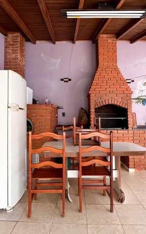 Casa à venda com 350m², 4 quartos e 4 vagas Casa à venda com 350m², 4 quartos e 4 vagasChurrasqueira