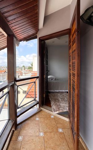 Casa à venda com 350m², 4 quartos e 4 vagas Casa à venda com 350m², 4 quartos e 4 vagasVaranda Suíte 1
