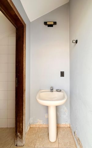 Casa à venda com 350m², 4 quartos e 4 vagas Casa à venda com 350m², 4 quartos e 4 vagasLavabo 2