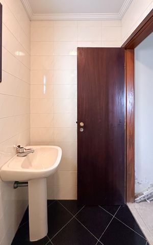 Casa à venda com 350m², 4 quartos e 4 vagas Casa à venda com 350m², 4 quartos e 4 vagasBanheiro Social
