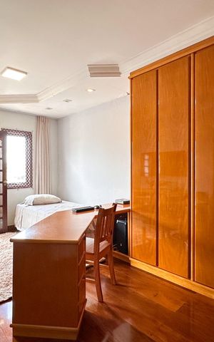 Casa à venda com 350m², 4 quartos e 4 vagas Casa à venda com 350m², 4 quartos e 4 vagasSuíte 1