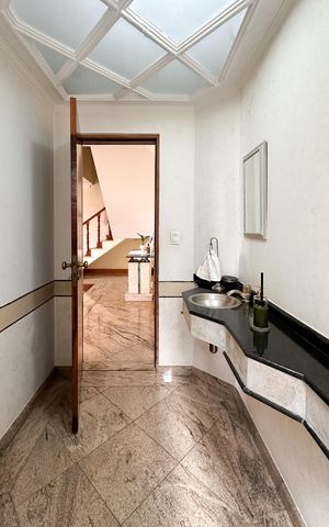 Casa à venda com 350m², 4 quartos e 4 vagas Casa à venda com 350m², 4 quartos e 4 vagasLavabo