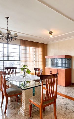 Casa à venda com 350m², 4 quartos e 4 vagas Casa à venda com 350m², 4 quartos e 4 vagasSala de Jantar