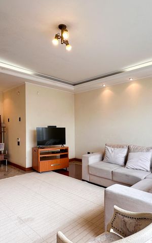 Casa à venda com 350m², 4 quartos e 4 vagas Casa à venda com 350m², 4 quartos e 4 vagasSala