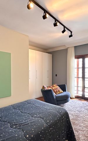 Casa à venda com 350m², 4 quartos e 4 vagas Casa à venda com 350m², 4 quartos e 4 vagasQuarto