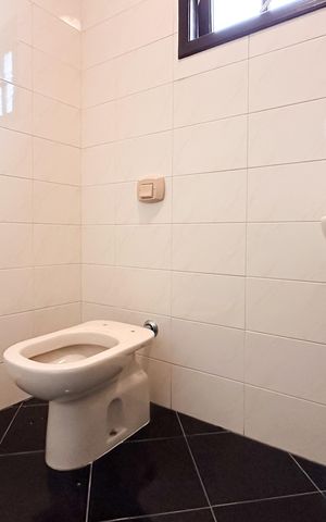 Casa à venda com 350m², 4 quartos e 4 vagas Casa à venda com 350m², 4 quartos e 4 vagasBanheiro Social