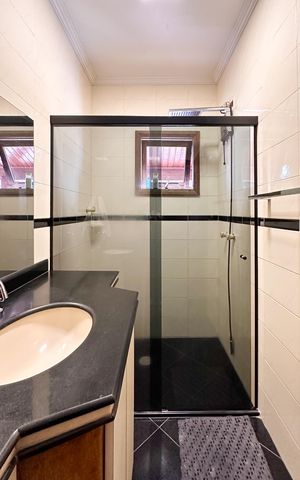 Casa à venda com 350m², 4 quartos e 4 vagas Casa à venda com 350m², 4 quartos e 4 vagasBanheiro da Suíte 1