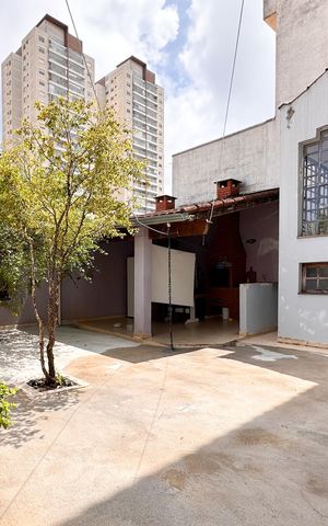 Casa à venda com 350m², 4 quartos e 4 vagas Casa à venda com 350m², 4 quartos e 4 vagasQuintal