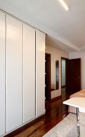 Casa à venda com 350m², 4 quartos e 4 vagas Casa à venda com 350m², 4 quartos e 4 vagasSuíte 3