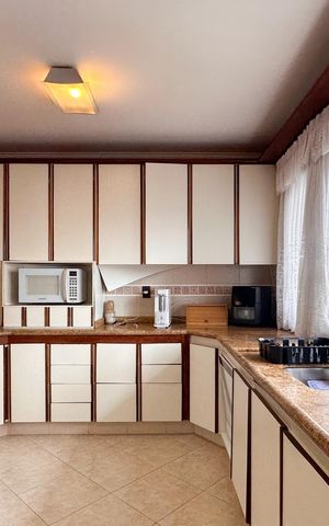 Casa à venda com 350m², 4 quartos e 4 vagas Casa à venda com 350m², 4 quartos e 4 vagasCozinha
