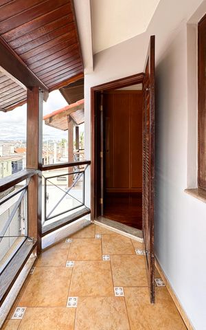 Casa à venda com 350m², 4 quartos e 4 vagas Casa à venda com 350m², 4 quartos e 4 vagasVaranda Suíte 2