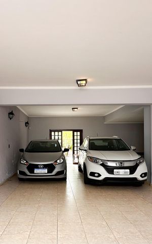 Casa à venda com 350m², 4 quartos e 4 vagas Casa à venda com 350m², 4 quartos e 4 vagasGaragem