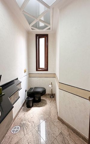 Casa à venda com 350m², 4 quartos e 4 vagas Casa à venda com 350m², 4 quartos e 4 vagasLavabo
